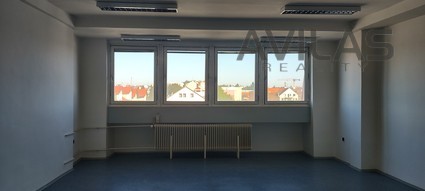 Pronájem kanceláře 43,5 m2 v Benešově - Fotka 1