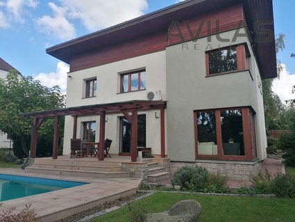 prodej domu 4kk s pozemkem 946 m2 v Benešově