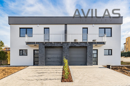 Prodej novostavby řadového rodinného domu 5+kk s garáží v Čerčanech u Benešova - Fotka 6