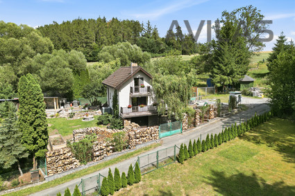 Chata 67  m² k celoročnímu bydlení se zahradou 439  m² v obci Boudy u Jesenice - Fotka 2