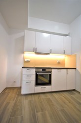 Pronájem bytu 1+1 31 m2, Praha -  Smíchov