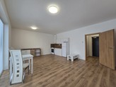 Pronájem bezbariérového bytu 1+kk o rozloze 36 m2 v Benešově s balkónem 7 m2